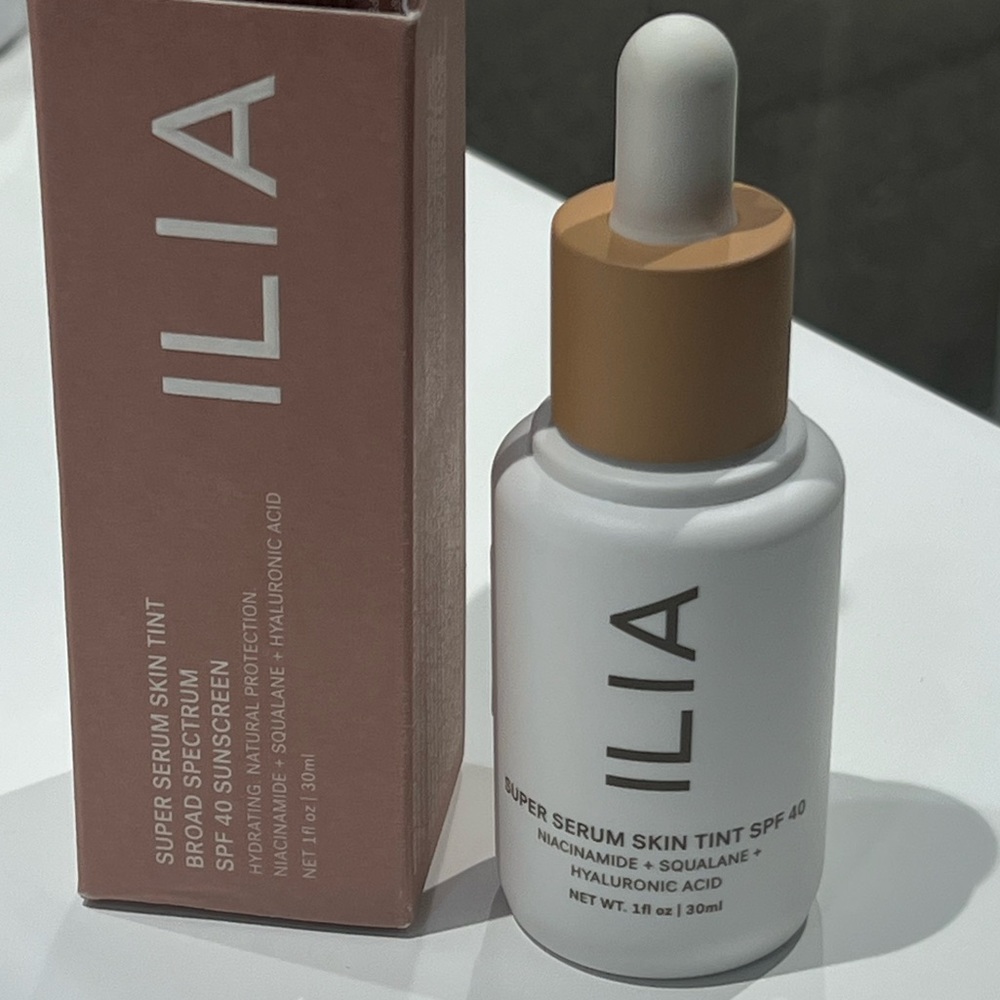 Super Serum Skin Tint SPF 40 Foundation BOM BOM